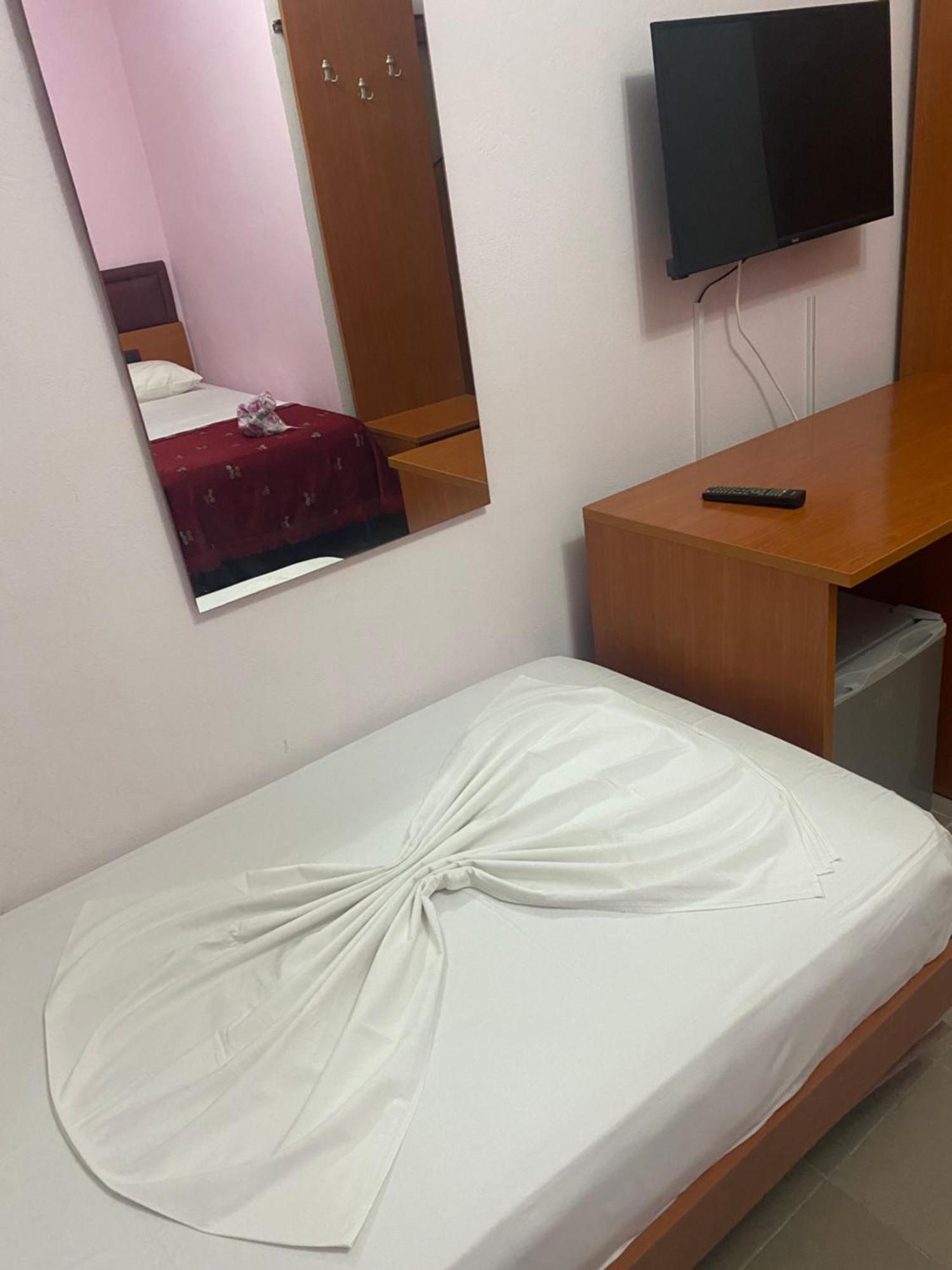 Vlorë Hotel Edland מראה חיצוני תמונה
